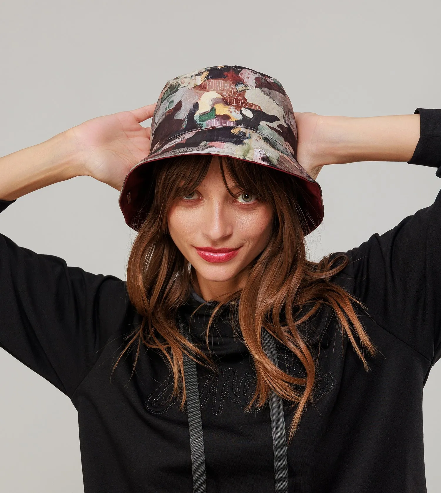 Core reversible bucket hat