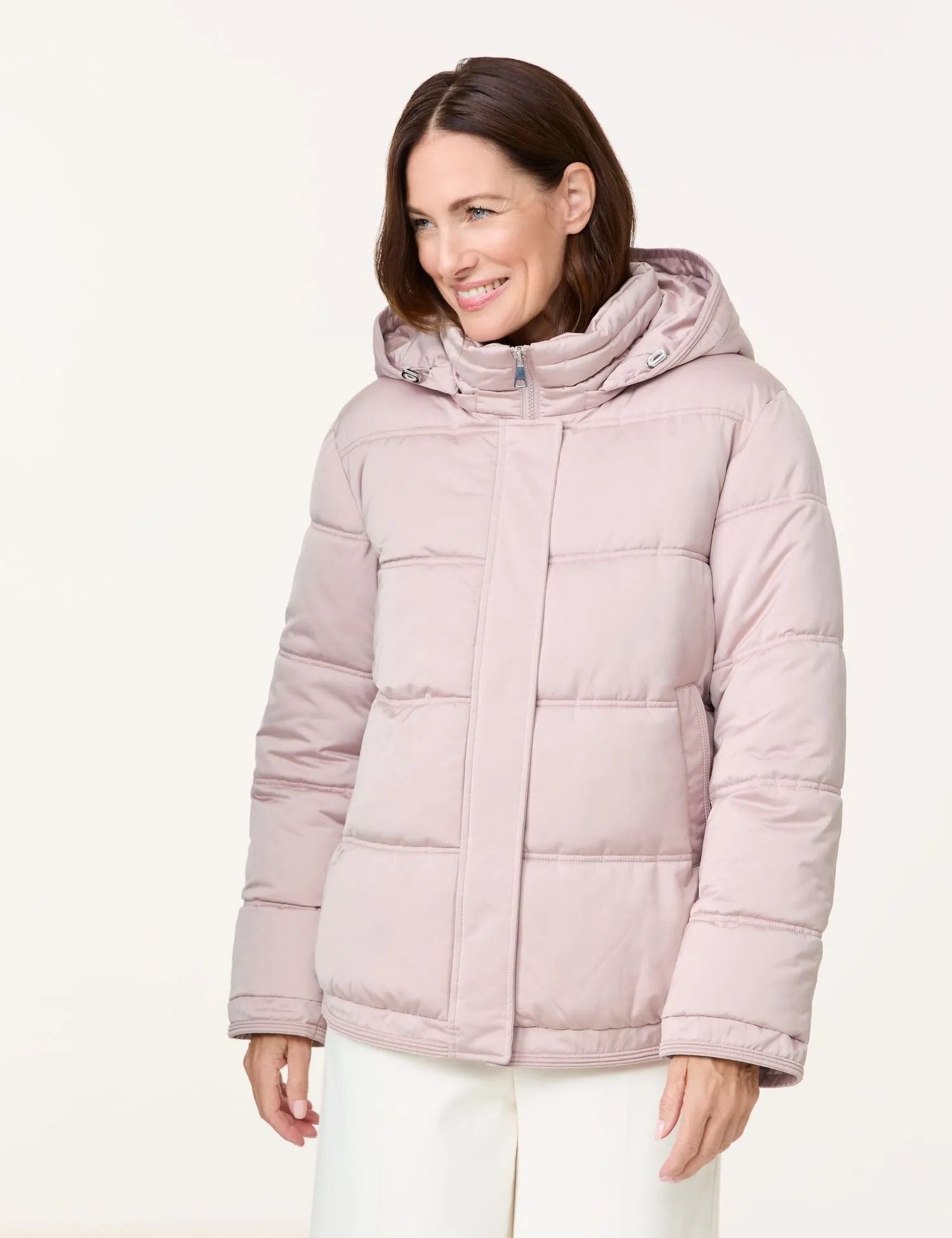 Fashionable outdoor jacket with a detachable hood