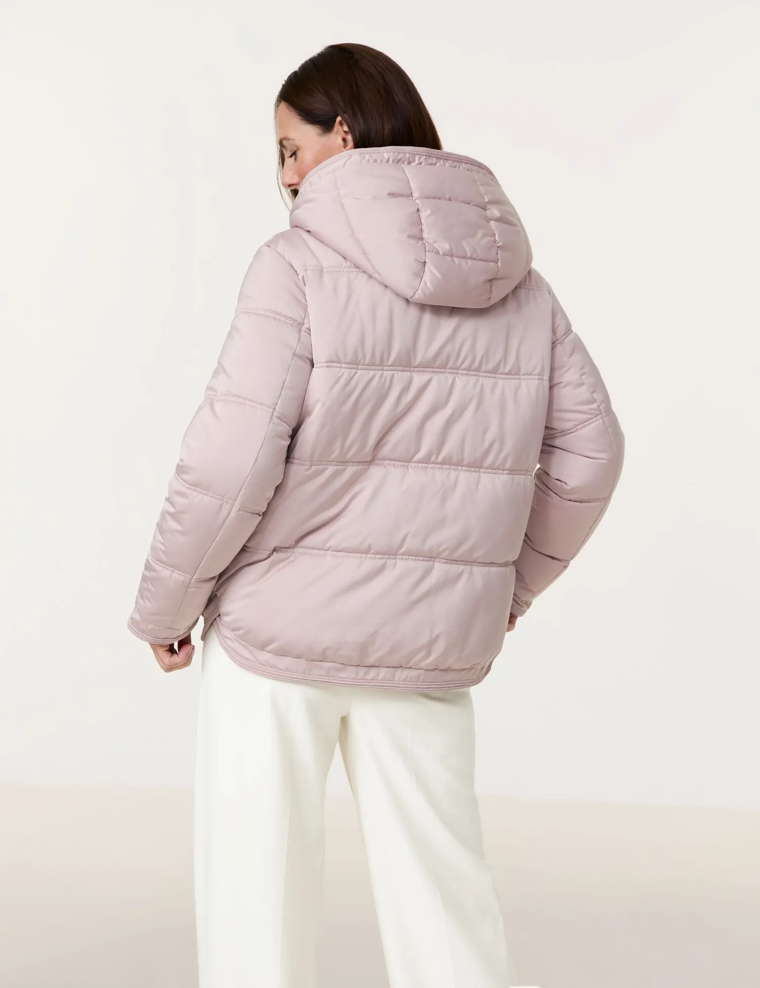 Fashionable outdoor jacket with a detachable hood