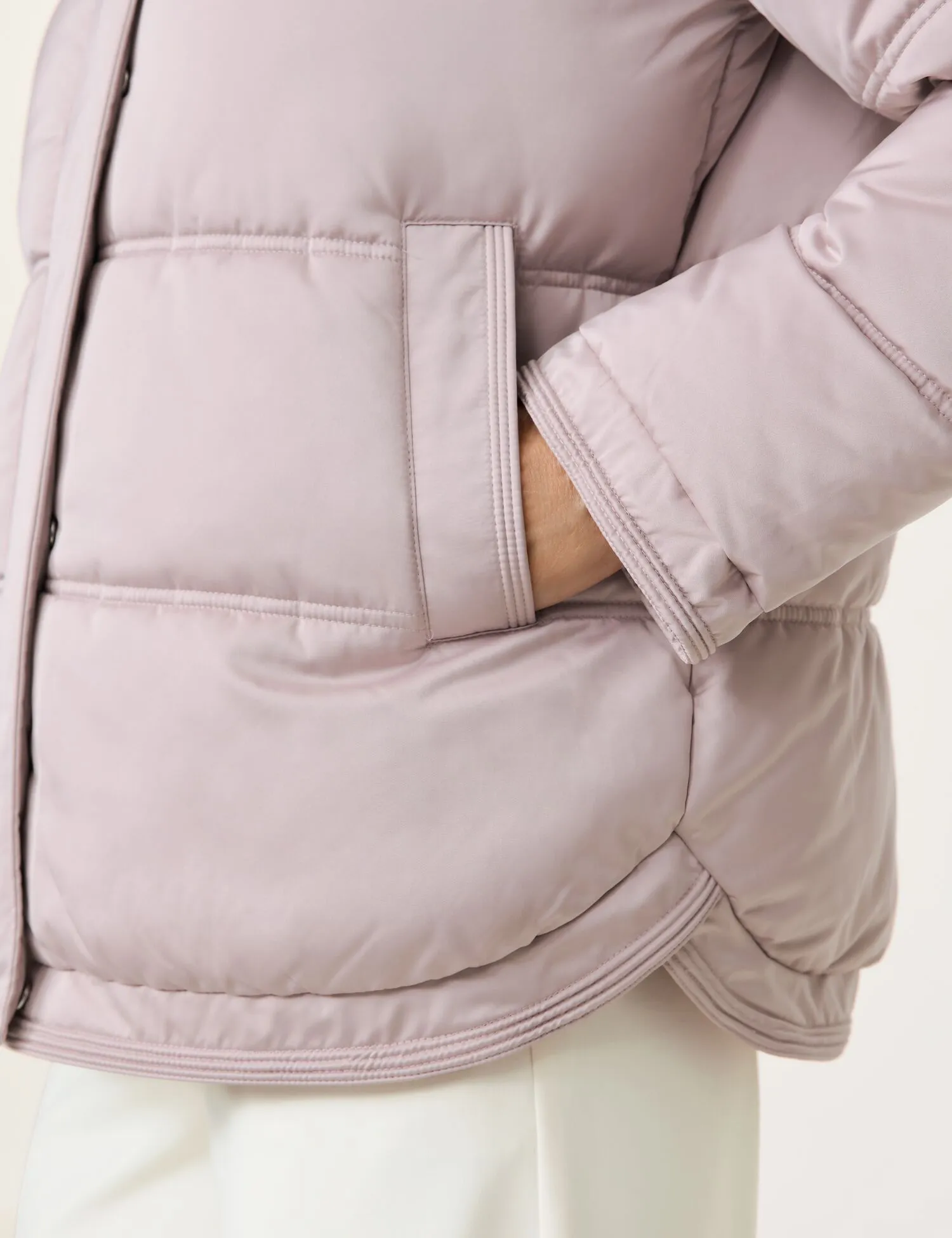 Fashionable outdoor jacket with a detachable hood