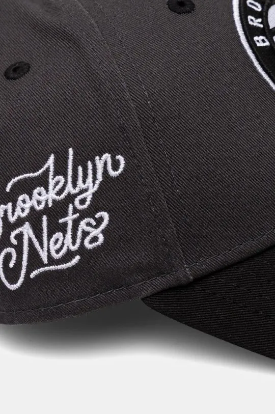 New Era cotton baseball cap NBA SIDE PATCH 9FORTY® BROOKLYN NETS gray color with an application 60565134