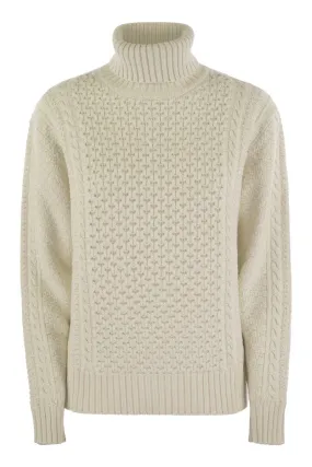 TURTLENECK JUMPER WITH SPECIAL WORKMANSHIP